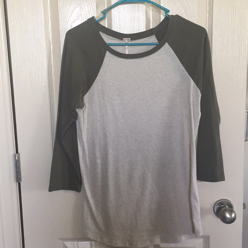 3/4 sleeve T-shirt
